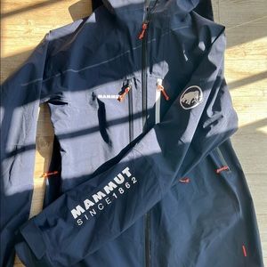 160 Year Taiss HS Hooded Mammut Women’s Technical Shell (with tags on!)